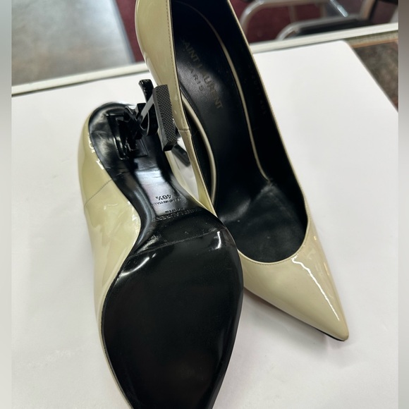 Yves Saint Laurent Cream Patent Leather Pointed Toe Opyum Pumps - Picture 2 of 6